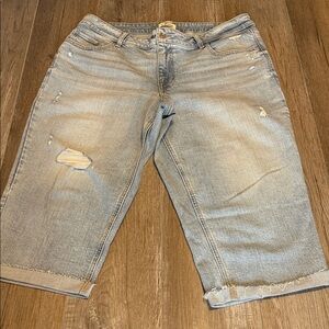 Women’s M Jeans by Maurices Light Blue Capris